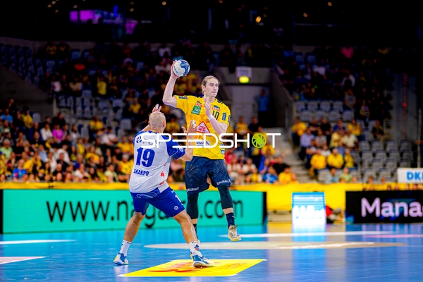 Wurf Juri Knorr (10;Rhein Neckar Löwen) gegen David Cyrill Akakpo (19;1. VfL Potsdam)