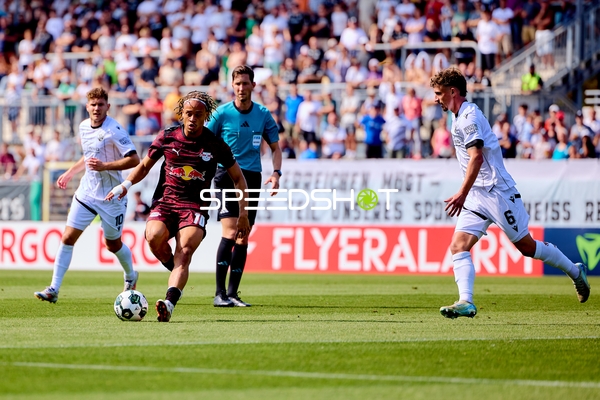 Duell um den Ball im Pokal