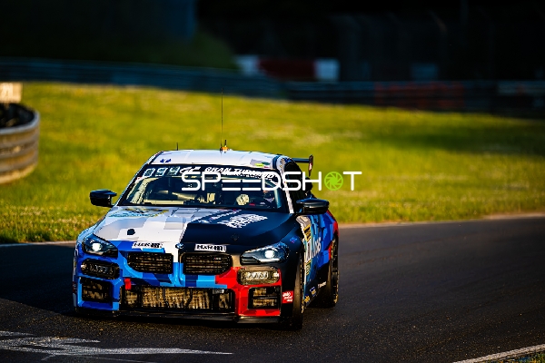 Rennfahrzeug auf der Rennstrecke