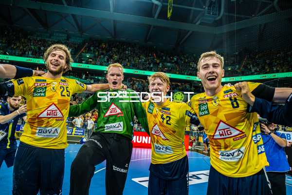 Handball I Herren I Saison 2024-2025 I Daikin Handballbundesliga I 1. Spieltag I Rhein-Neckar Löwen - THW Kiel I 05.09.2024 Jubel, Olle Forsell Schefvert (25, Rhein-Neckar Löwen), David Späth (29, Rhein-Neckar Löwen), Jon Lindenchrone Andersen (42, Rhein-Neckar Löwen), Tim Nothdurft (8, Rhein-Neckar Löwen)
Ort: Mannheim, Germany
Datum: 05.09.2024 - Jubel, Olle Forsell Schefvert, Olle Forsell_Schefvert, David Späth, Jon Lindenchrone Andersen, Tim Nothdurft, Kevin Sandomir