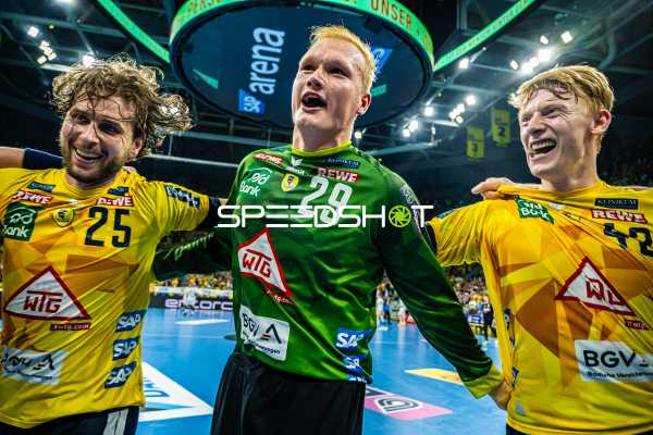 Handball I Herren I Saison 2024-2025 I Daikin Handballbundesliga I 1. Spieltag I Rhein-Neckar Löwen - THW Kiel I 05.09.2024 Jubel, David Späth (29, Rhein-Neckar Löwen), Olle Forsell Schefvert (25, Rhein-Neckar Löwen), Jon Lindenchrone Andersen (42, Rhein-Neckar Löwen)
Ort: Mannheim, Germany
Datum: 05.09.2024 - Jubel, David Späth, Olle Forsell_Schefvert, Jon Lindenchrone Andersen