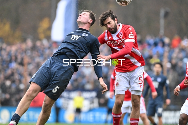 Kopfball-Duell im Landespokal