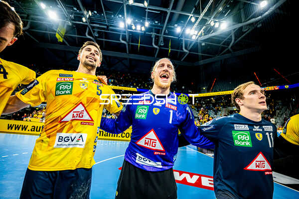 Handball I Herren I Saison 2024-2025 I Daikin Handballbundesliga I 5. Spieltag I Rhein-Neckar Löwen - Handball Sportverein Hamburg I 07.10.2024 Jubel, Mikael Appelgren (1, Rhein-Neckar Löwen), Ivan Martinovic (5, Rhein-Neckar Löwen)
Ort: Mannheim, Germany
Datum: 07.10.2024 - Jubel, Mikael Appelgren, Mikael Appelgren, Ivan Martinović