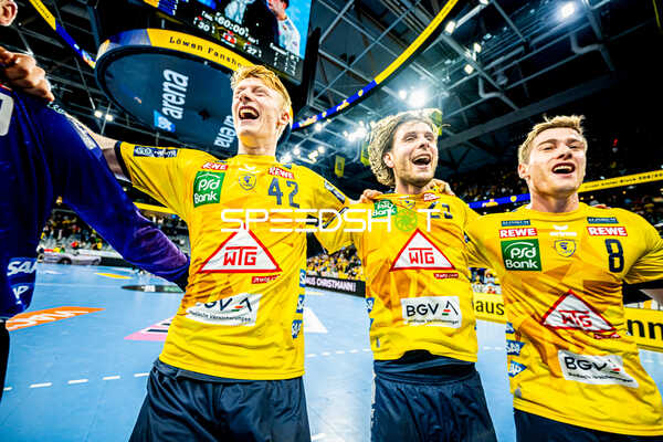 Handball I Herren I Saison 2024-2025 I Daikin Handballbundesliga I 5. Spieltag I Rhein-Neckar Löwen - Handball Sportverein Hamburg I 07.10.2024 Jubel, Jon Lindenchrone Andersen (42, Rhein-Neckar Löwen), Olle Forsell Schefvert (25, Rhein-Neckar Löwen), Tim Nothdurft (8, Rhein-Neckar Löwen)
Ort: Mannheim, Germany
Datum: 07.10.2024 - Jubel, Jon Lindenchrone Andersen