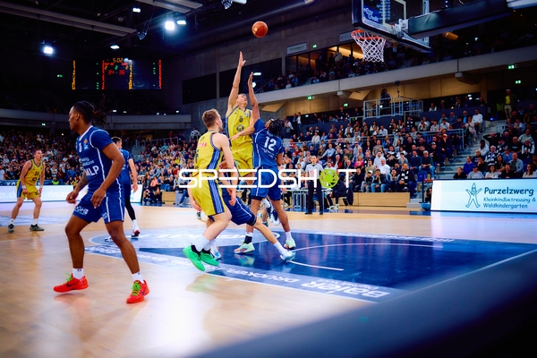 Spieler von MLP Academics Heidelberg im Wurfversuch