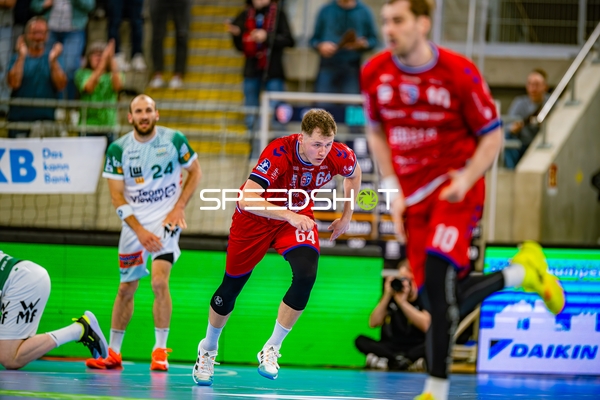 Sprint von Maximilian Hejny (64;SG BBM Bietigheim) und Tom Wolf (10;SG BBM Bietigheim)