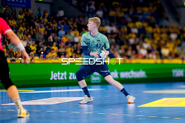 Spieler prellt den Ball