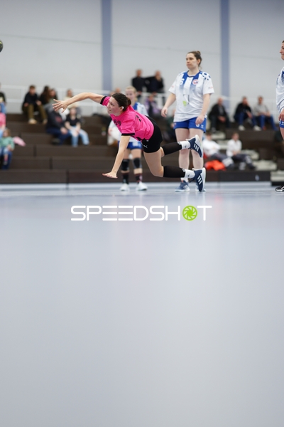 Spielerin der SG Nußloch beim Wurf