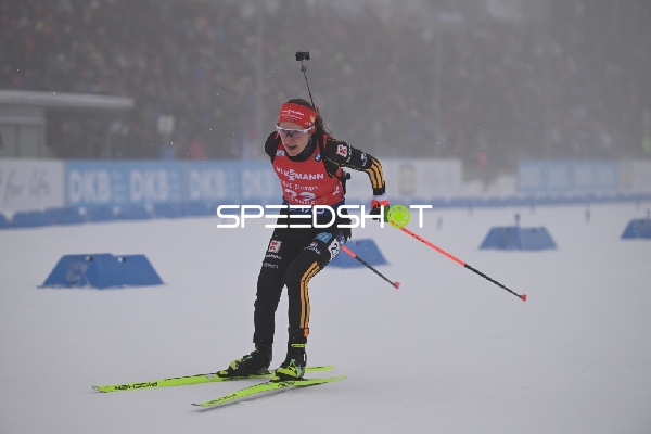 Sprint der Frauen mit Julia SIMON (22; Biathlon Frauen)