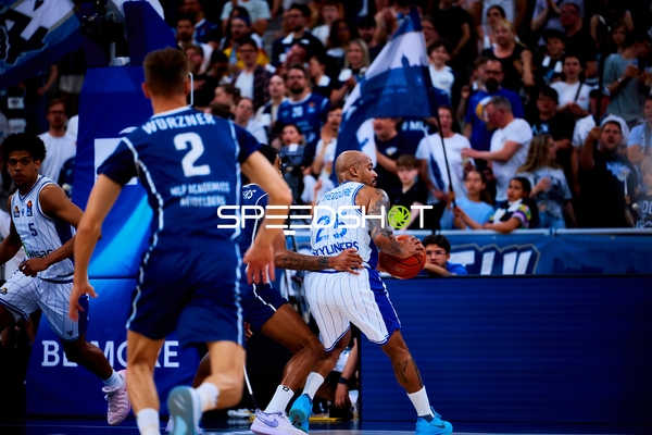 drive Jordan Theodore (25;Frankfurt Skyliners)