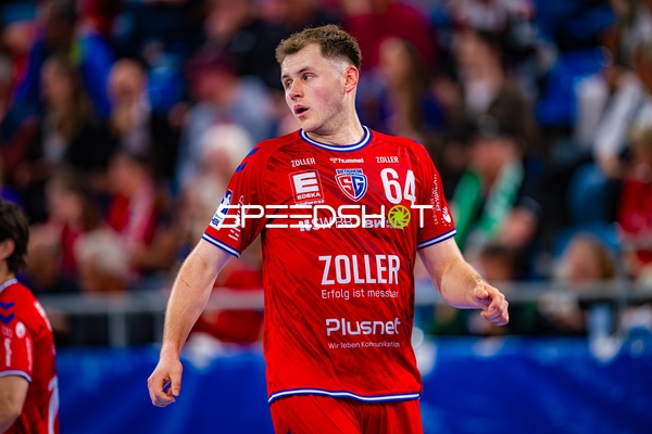 Maximilian Hejny (64, SG BBM Bietigheim) blickt zur Seite