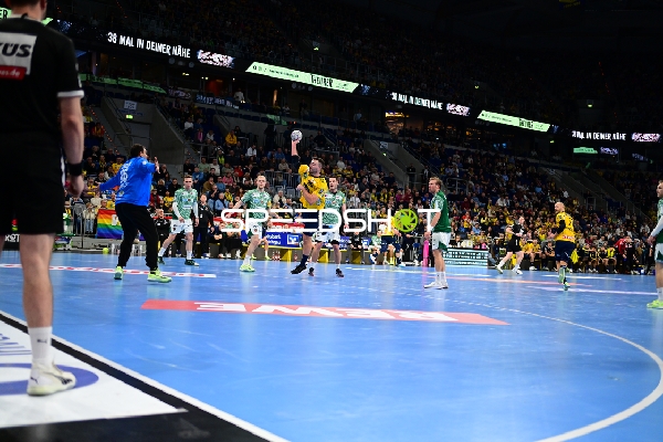 Lukas Sandell (11; Rhein Neckar Löwen) mit Wurf aufs Tor