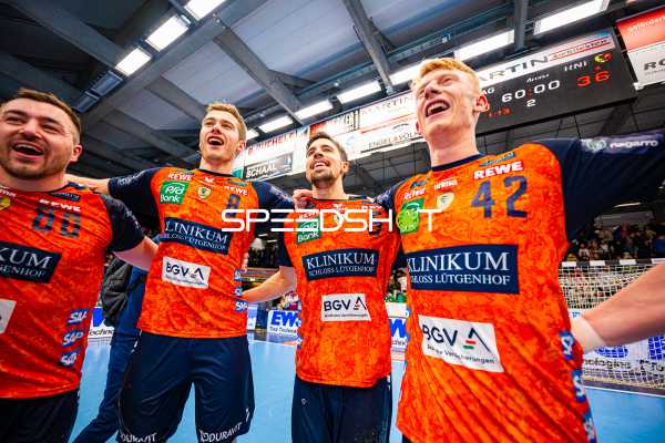 Handball I Herren I Saison 2024-2025 I Daikin Handballbundesliga I 11. Spieltag I Frisch AUF! Göppingen - Rhein-Neckar Löwen I 23.11.2024 Jubel, Tim Nothdurft (8, Rhein-Neckar Löwen), Ivan Martinovic (5, Rhein-Neckar Löwen), Jon Lindenchrone Andersen (42, Rhein-Neckar Löwen)
Ort: Göppingen, Germany
Datum: 23.11.2024 - Jubel, Tim Nothdurft