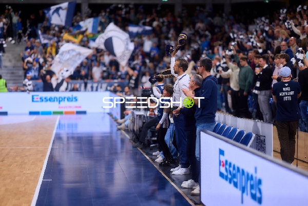 Fan-Szene mit Matthias Lautenschläger (995; MLP Academics Heidelberg)