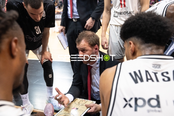 Anton Gavel währrend Timeout