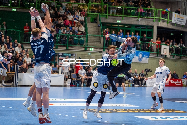 Gerdas Babarskas (14; Bergischer HC) und Lukas Hutecek (2; TBV Lemgo) in Aktion