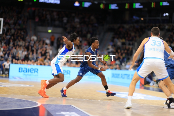 Spielaktion mit DJ Horne (0; MLP Academics Heidelberg)