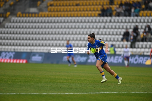 Spielszene mit Noemi Gentile (25; FC Carl Zeiss Jena)