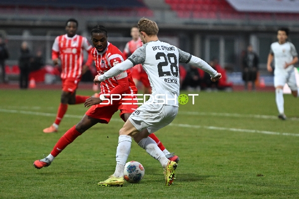 Zweikampf um den Ball