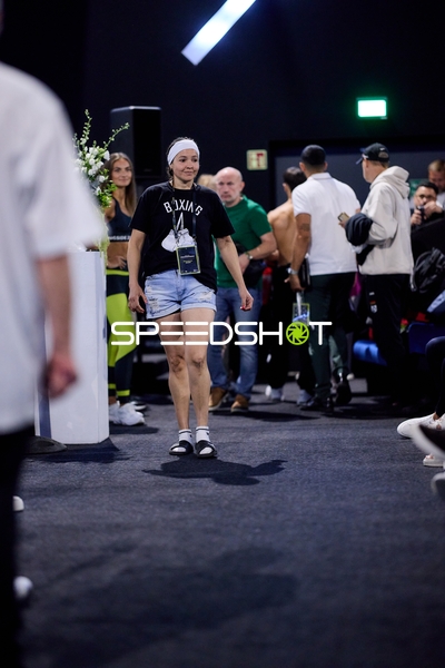 Ringside-Zone Face-Off