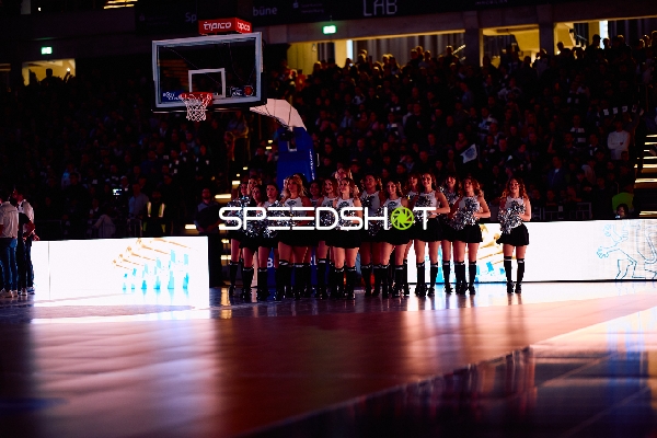 Cheerleader-Gruppe während einer Pause