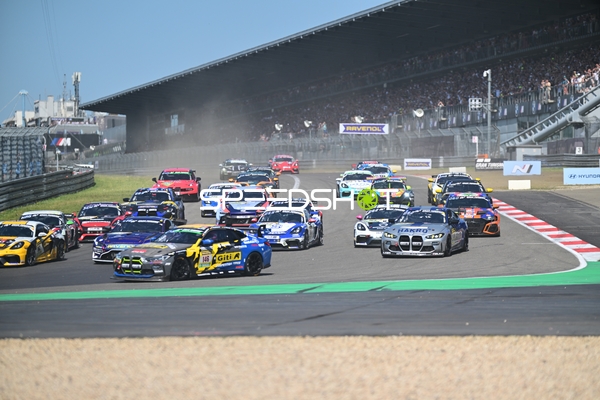 Start- und Zielgerade beim 24h Rennen 2025