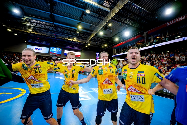 Feier nach Spielende Olle Forsell-Schefvert (25;Rhein Neckar Löwen), Tim Nothdurft (8;Rhein Neckar Löwen), Juri Knorr (10;Rhein Neckar Löwen), Jannik Kohlbacher (80;Rhein Neckar Löwen)