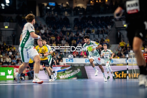 Kampf um den Ball in der SAP-Arena