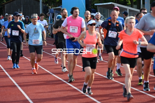 Läufer beim TVE Sommerlauf Edingen 2025