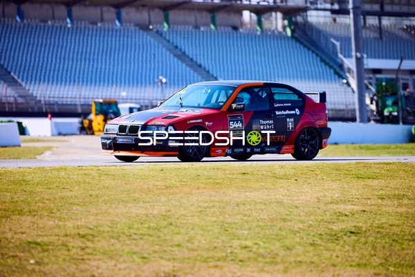 BMW mit Nummer 54A bei Testfahrten