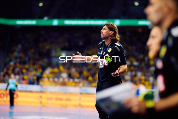 Trainer an der Seitenlinie