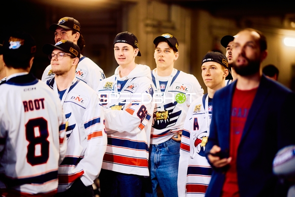 Jungadler feiern Meisterschaftssieg