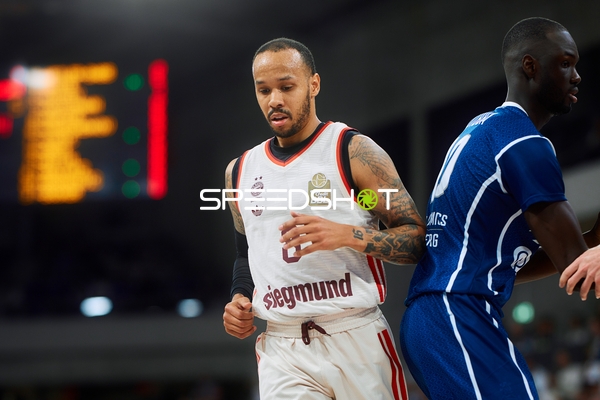 Zweikampf Shabazz Napier (8; FC Bayern Basketball) und Bakary Dibba (10; MLP Academics Heidelberg)
