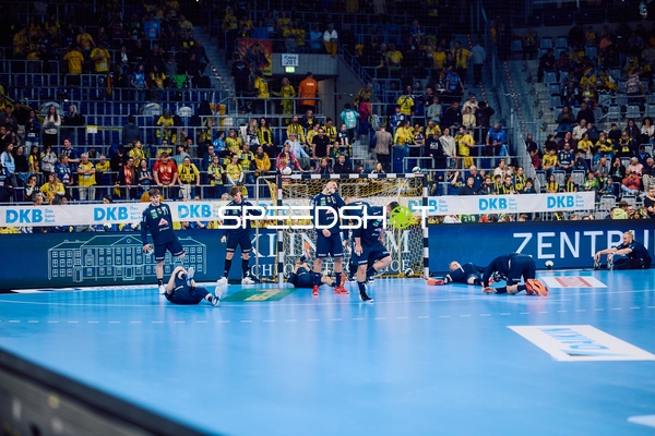 Torwartteam dehnt sich