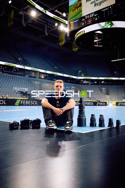 Fotograf Max Krause (104; Rhein Neckar Löwen) in Aktion