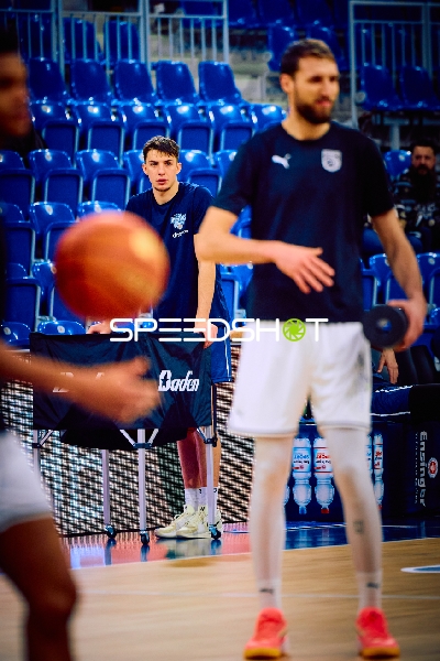 Aufwärmen vor dem Basketballspiel