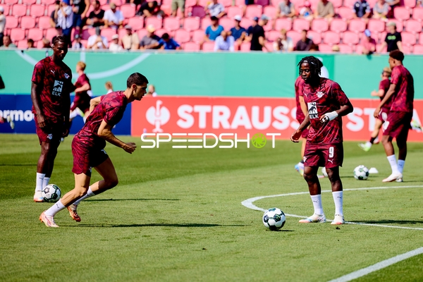 RB Leipzig Spieler beim Aufwärmen