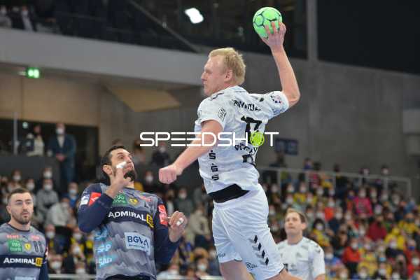 Handball I Herren I Saison 2021-2022 I DHB-Pokal I Viertelfinale I Rhein-Neckar Löwen - THW Kiel I 06.02.2022 Wurf von Patrick Wiencek (#17, THW Kiel)
Ort: Heidelberg, Germany
Datum: 06.02.2022 - Jannik Kohlbacher