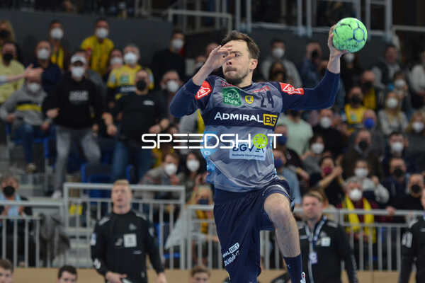 Handball I Herren I Saison 2021-2022 I DHB-Pokal I Viertelfinale I Rhein-Neckar Löwen - THW Kiel I 06.02.2022 Patrick Groetzki (#24, Rhein-Neckar Löwen) beim Wurf
Ort: Heidelberg, Germany
Datum: 06.02.2022 - Mikael Appelgren, Patrick Groetzki
