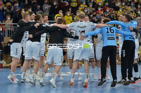 Handball I Herren I Saison 2021-2022 I DHB-Pokal I Viertelfinale I Rhein-Neckar Löwen - THW Kiel I 06.02.2022 Jubel der gesammten Mannschaft (THW Kiel) nach dem Sieg
Ort: Heidelberg, Germany
Datum: 06.02.2022
