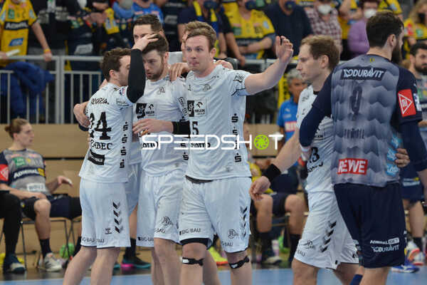 Handball I Herren I Saison 2021-2022 I DHB-Pokal I Viertelfinale I Rhein-Neckar Löwen - THW Kiel I 06.02.2022 Jubel von Miha Zarabec (#24, THW Kiel), Sander Sagosen (#5, THW Kiel) und Niclas Ekberg (#18, THW Kiel)
Ort: Heidelberg, Germany
Datum: 06.02.2022