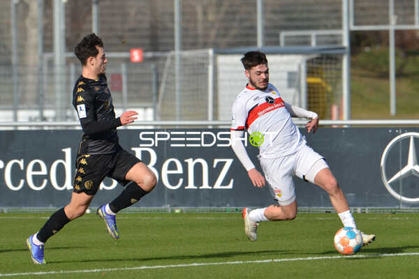 Fußball I Herren I Saison 2021-2022 I Regionalliga Südwest I 24. Spieltag I VfB Stuttgart II - 1. FSV Mainz 05 II I 12.02.2022 Duell zwischen (#25, VfB Stuttgart II) und Felix Königshaus (#14, 1. FSV Mainz 05 II)
Ort: Stuttgart, Germany
Datum: 12.02.2022