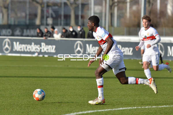 Fußball I Herren I Saison 2021-2022 I Regionalliga Südwest I 24. Spieltag I VfB Stuttgart II - 1. FSV Mainz 05 II I 12.02.2022 Clinton Lemere Mola (#15, VfB Stuttgart II)
Ort: Stuttgart, Germany
Datum: 12.02.2022