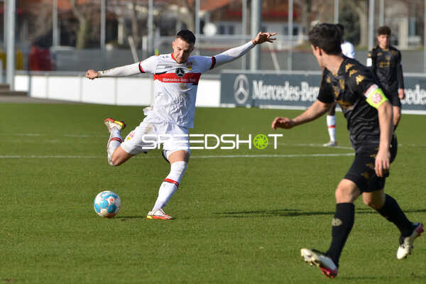 Fußball I Herren I Saison 2021-2022 I Regionalliga Südwest I 24. Spieltag I VfB Stuttgart II - 1. FSV Mainz 05 II I 12.02.2022 Schuss von Falko Michel (#24, VfB Stuttgart II)
Ort: Stuttgart, Germany
Datum: 12.02.2022