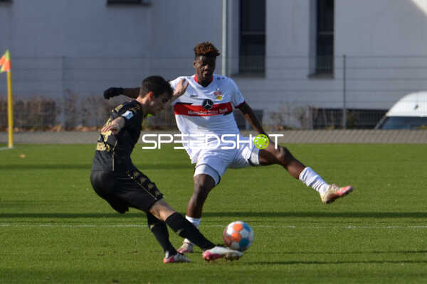 Fußball I Herren I Saison 2021-2022 I Regionalliga Südwest I 24. Spieltag I VfB Stuttgart II - 1. FSV Mainz 05 II I 12.02.2022 Flankenversuch von Felix Königshaus (#14, 1. FSV Mainz 05 II) geblockt von (#15, VfB Stuttgart II)
Ort: Stuttgart, Germany
Datum: 12.02.2022
