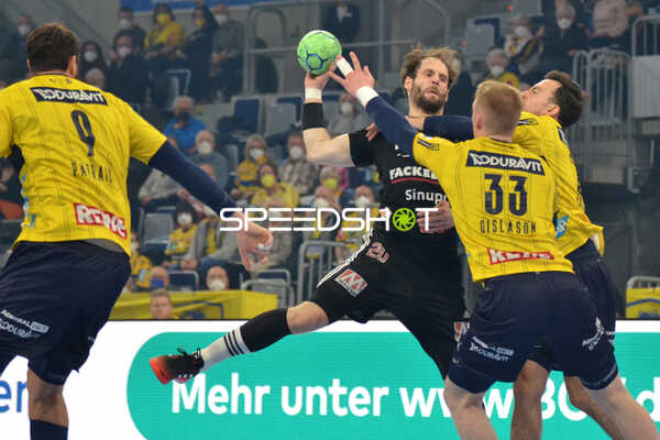 Handball I Herren I Saison 2021-2022 I Liquimoly Handball Bundesliga I 20. Spieltag I Rhein-Neckar Löwen - HC Erlangen I 12.02.2022 Wurf von Nico Büdel (#20, HC Erlangen) gegen Ymir Örn Gislason (#33, Rhein-Neckar Löwen)
Ort: Mannheim, Germany
Datum: 12.02.2022