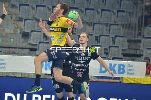 Handball I Herren I Saison 2021-2022 I Liquimoly Handball Bundesliga I 20. Spieltag I Rhein-Neckar Löwen - HC Erlangen I 12.02.2022 Arm am Hals von Niclas Kirkelokke (#6, Rhein-Neckar Löwen)
Ort: Mannheim, Germany
Datum: 12.02.2022