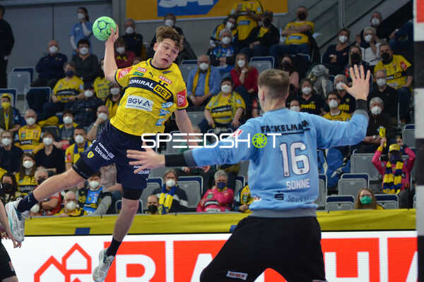 Handball I Herren I Saison 2021-2022 I Liquimoly Handball Bundesliga I 20. Spieltag I Rhein-Neckar Löwen - HC Erlangen I 12.02.2022 Wurf von David More (#15, Rhein-Neckar Löwen) gegen Kim Sonne-Hansen (#16, HC Erlangen)
Ort: Mannheim, Germany
Datum: 12.02.2022 - David Móré