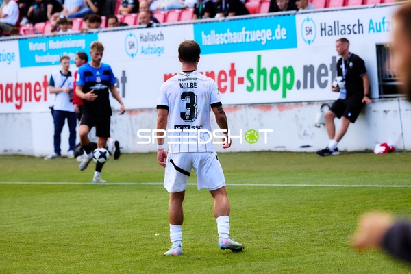 Spieler Louis Kolbe (3; SV Sandhausen) in Aktion