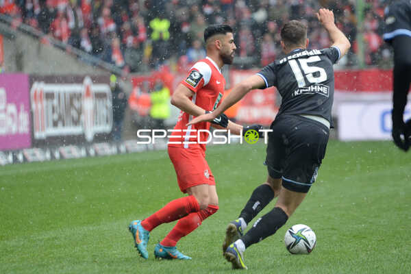 Fußball I Herren I Saison 2021-2022 I 3.Liga I 32.Spieltag I 1. FC Kaiserslautern - MSV Duisburg I 02.04.2022 Hikmet Ciftci (#6, 1. FC Kaiserslautern) gegen Tobias Fleckstein (#15, MSV Duisburg)
Ort: Kaiserslautern, Germany
Datum: 02.04.2022